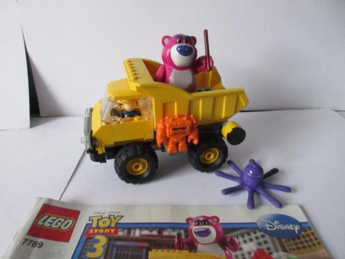 7789 Lego Disney Toy Story Lotso's vuilniswagen met boekje., Kinderen en Baby's, Speelgoed | Duplo en Lego, Zo goed als nieuw