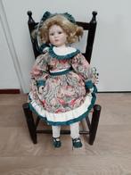 Mooie vintage poseleinen pop met stoeltje, Ophalen, Zo goed als nieuw, Pop