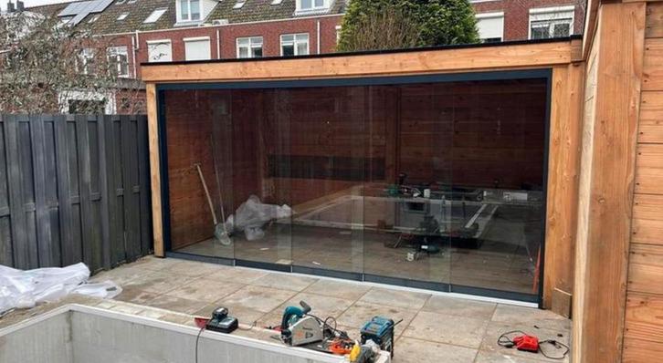 Zoekt u iemand om uw tuinhuis / blokhut te laten plaatsen?, Tuin en Terras, Tuinhuizen, Nieuw, Ophalen