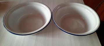 Emaille kommen beschikbaar voor biedingen