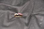geel gouden rij ring (18 krt) met briljant en robijn, Ophalen of Verzenden, Zo goed als nieuw, 17 tot 18, Met edelsteen