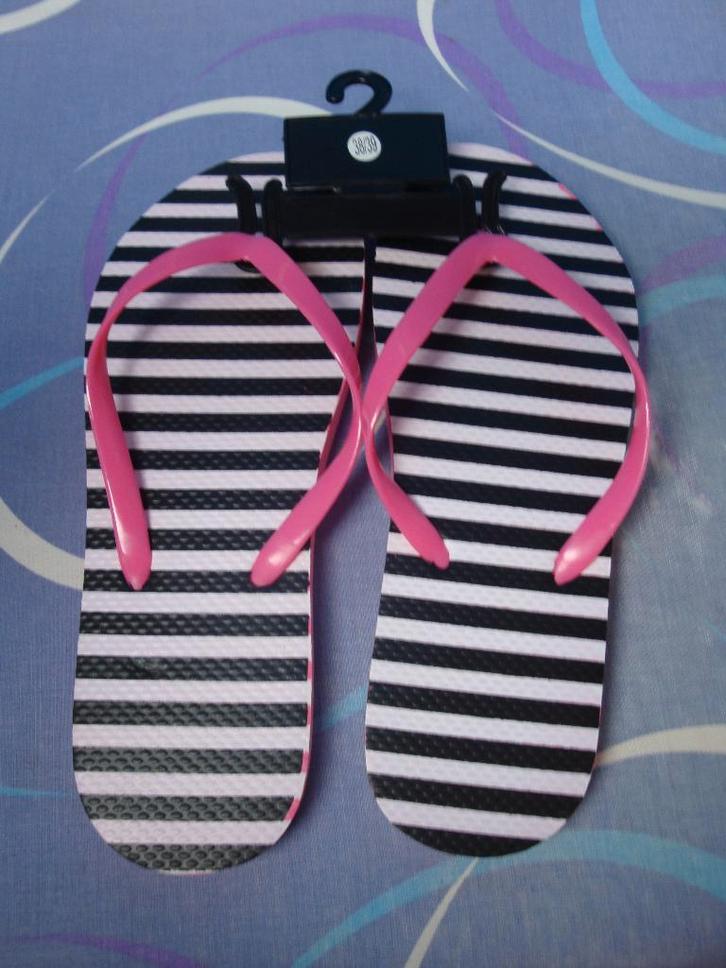 Maat 38 / 39. Nieuwe teen slippers., Kleding | Dames, Schoenen, Nieuw, Slippers, Overige kleuren, Ophalen of Verzenden