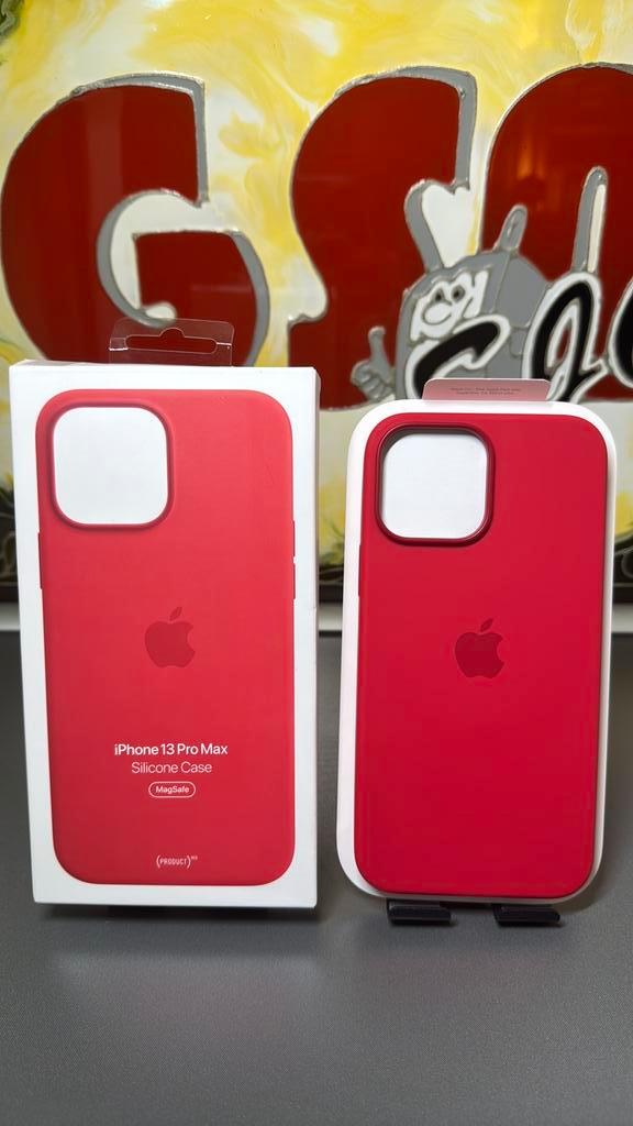 Apple iPhone 13 Pro Max Silicone Case Red, Telecommunicatie, Mobiele telefoons | Hoesjes en Frontjes | Apple iPhone, Nieuw, Frontje of Cover