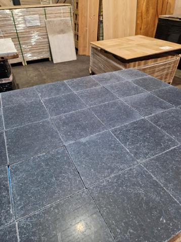 HARDSTEEN TEGELS VLOEREN 20X20CM ANTIEK VEROUDERD  beschikbaar voor biedingen