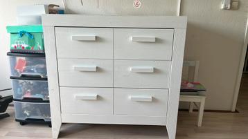 Commode beschikbaar voor biedingen