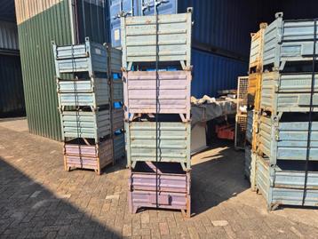 Stapelbakken staal opslagbakken stapelbak 36 stuks koopje beschikbaar voor biedingen