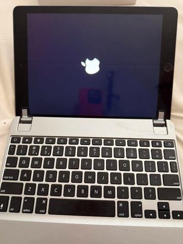 Apple iPad 6 th generatie met aluminium keyboard beschikbaar voor biedingen