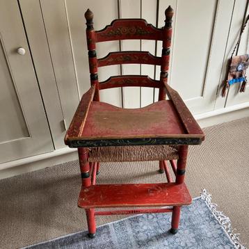 Antieke Hindeloopen kinderstoel beschikbaar voor biedingen