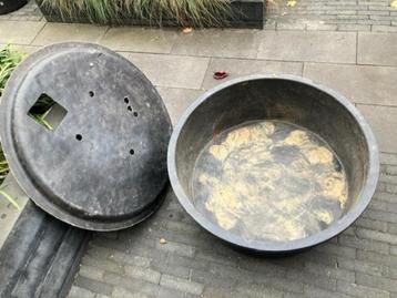 Waterornament bak met polyester deksel beschikbaar voor biedingen