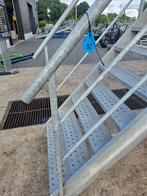 Stalen trap met bordes gegalv hoog 3.93mtr nob092, Ophalen, Zo goed als nieuw, 2 tot 4 meter