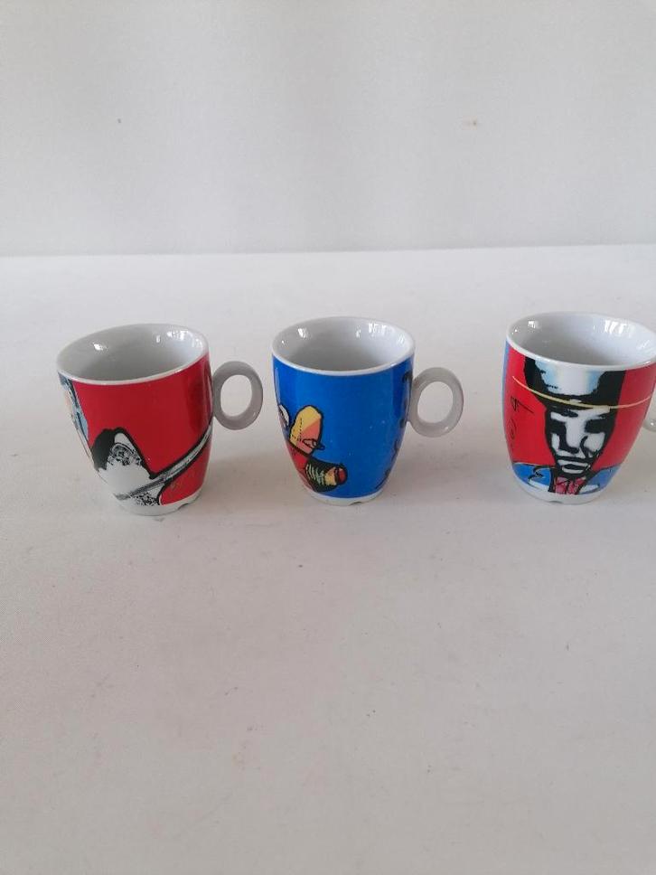 3 mokken met afbeeldingen van Herman Brood schilderijen, Antiek en Kunst, Antiek | Servies los, Ophalen of Verzenden