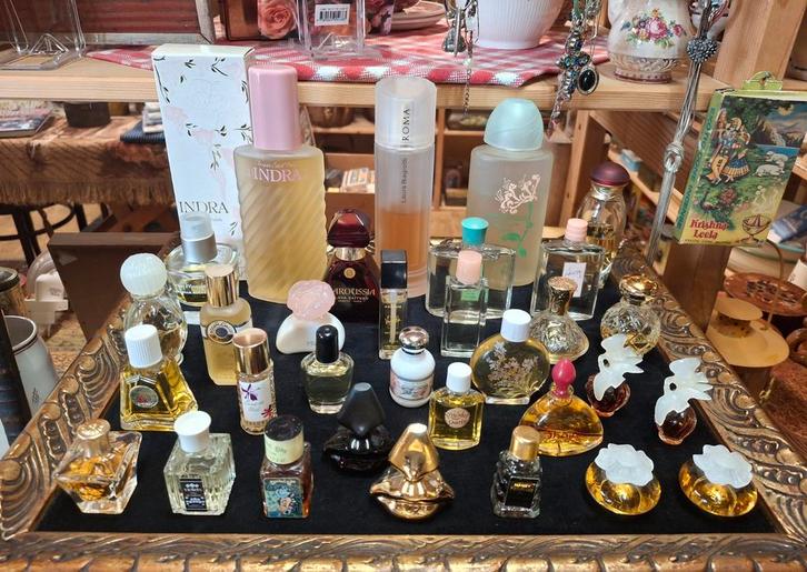 Parfum verzameling Vintage Yves Rocher, Salvador Dalí, Avon, Verzamelen, Parfumverzamelingen, Parfumfles, Ophalen of Verzenden