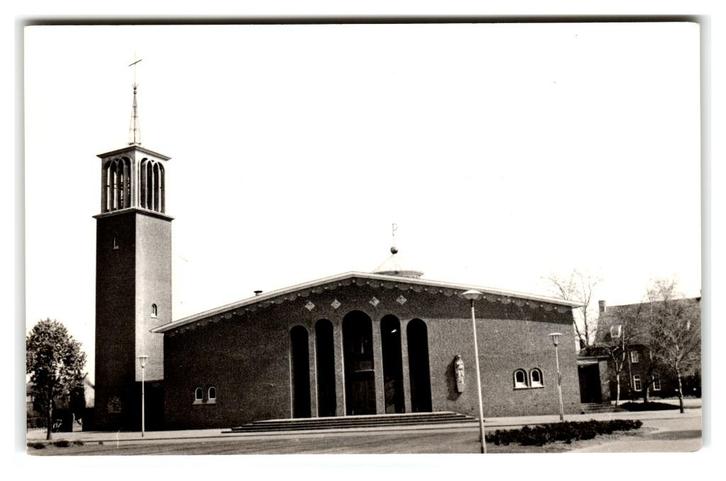 Nederweert-Eind, St. Gerarduskerk, Verzamelen, Ansichtkaarten | Nederland, Ongelopen, Limburg, 1960 tot 1980, Verzenden
