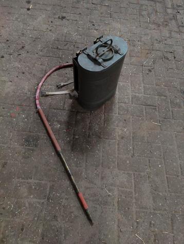 Koperen watertank met lans  beschikbaar voor biedingen