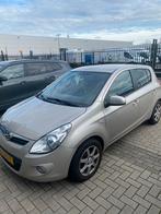 Hyundai i20 1.4 5-DRS 2009 Grijs, Auto's, Voorwielaandrijving, 450 kg, Zwart, 4 cilinders