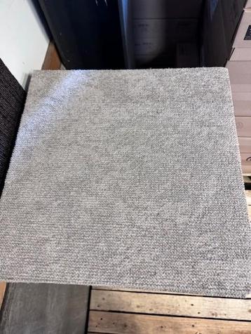 Desso tapijttegels wit/grijs B-keus nieuw 35m² 50x50cm #144 beschikbaar voor biedingen