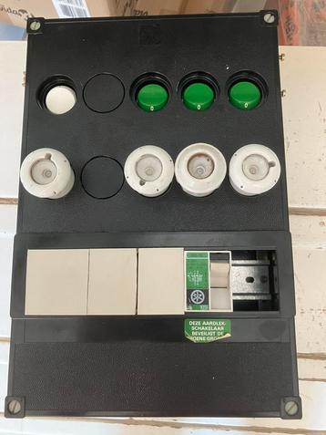 Stoppenkast 4 groepenkast, 3 op aardlekschakelaar, 1 niet beschikbaar voor biedingen