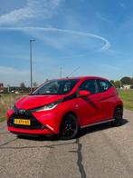 Toyota Aygo 1.0 12V Vvt-i 5 drs 2014 Rood, Voorwielaandrijving, Stof, Zwart, 4 stoelen