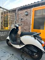 SYM MIO wit / zwart met helm en hoog windscherm, Gebruikt, Benzine, Maximaal 25 km/u, Ophalen
