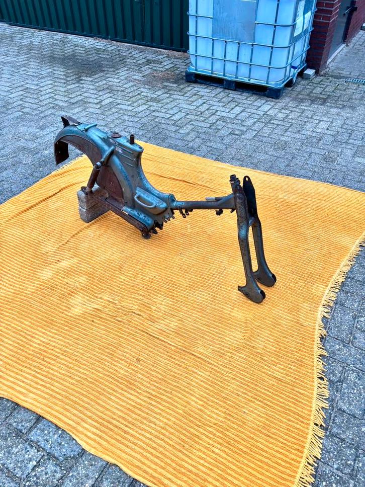 Zundapp 423  frame, Fietsen en Brommers, Brommeronderdelen | Zundapp, Gebruikt, Frame, Ophalen of Verzenden