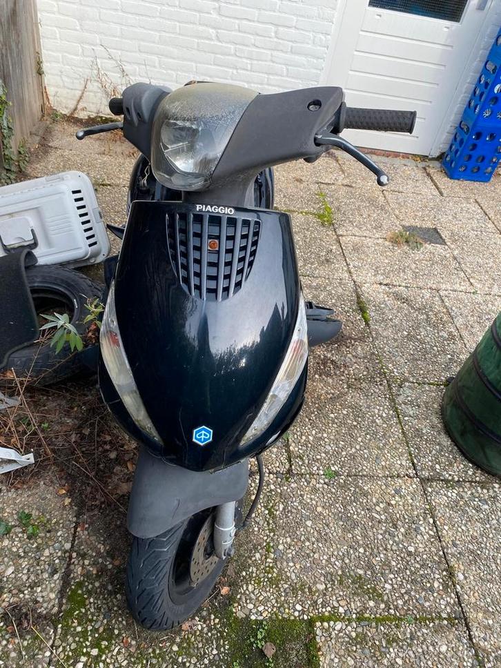 piaggio zip 2000, lang stilgestaan, start niet meer., Fietsen en Brommers, Scooters | Piaggio, Overige modellen, Benzine, Ophalen of Verzenden