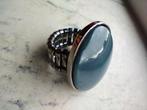 Mooie ring met grote blauwe steen, Kunststof, Blauw, Ophalen of Verzenden, Zo goed als nieuw