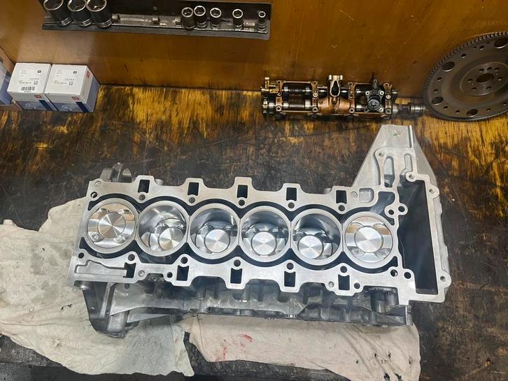 GLOEDNIEUW N55 N55B30A motor onderblok met krukas en zuigers, Auto-onderdelen, Motor en Toebehoren, Nieuw, Ophalen