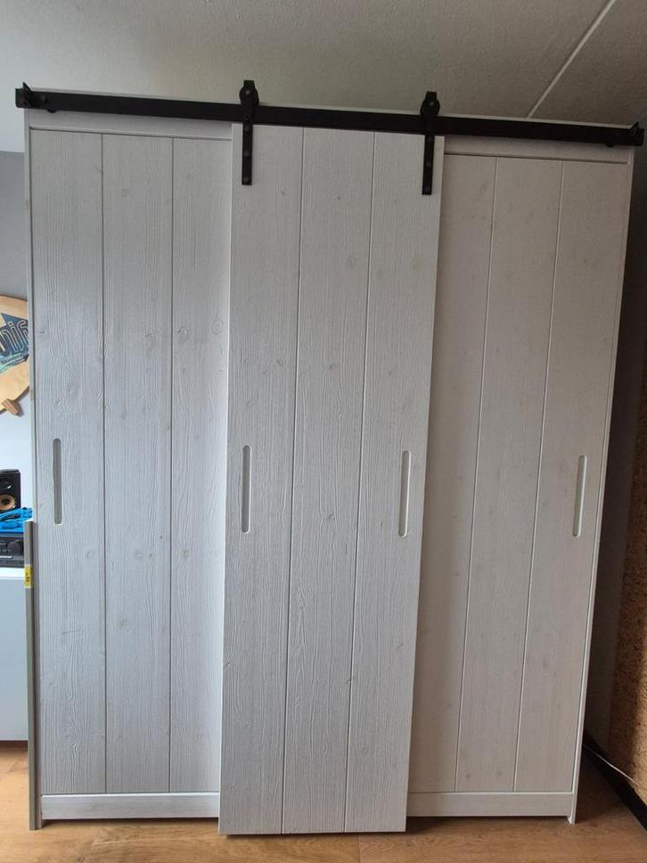 kledingkast Luuk, wit, hout, schuifdeuren Woood, Huis en Inrichting, Kasten | Kledingkasten, Gebruikt, 200 cm of meer, 150 tot 200 cm