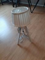 Leuke tafellamp driepoot, Huis en Inrichting, Lampen | Tafellampen, Ophalen of Verzenden, Zo goed als nieuw, Minder dan 50 cm