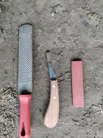 Hoefrasp, dubbelzijdig hoefmes, wetsteen, Ophalen of Verzenden, Zo goed als nieuw