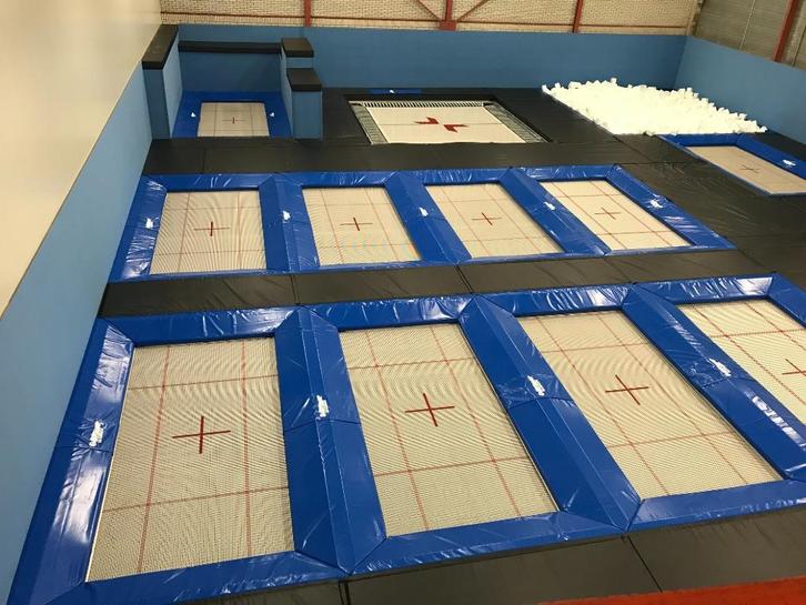 Rij (4) Eurotrampolines - Professioneel!, Sport en Fitness, Turnen, Zo goed als nieuw, Materiaal, Maat 36 t/m 42, Blauw, Ophalen