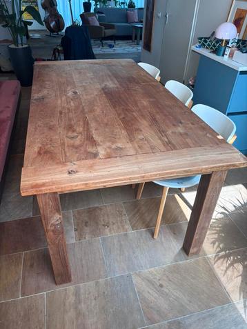 Mooie massief houten eettafel. beschikbaar voor biedingen
