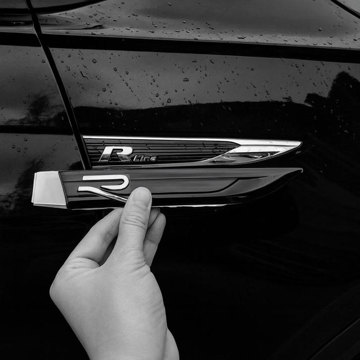 Volkswagen R-Line Spatbord Embleem zwart & chrome - Nieuw, Auto diversen, Autostickers, Verzenden