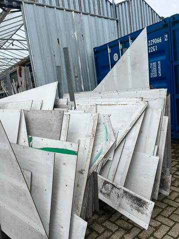 Gebruikt trespa div afmetingen 6 mm €7,50 pm2 beschikbaar voor biedingen