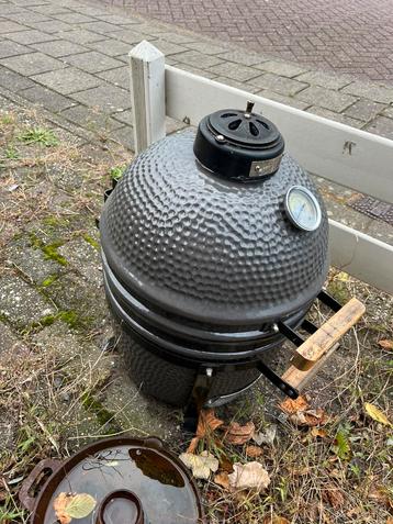 Grill Guru Compact Kamado BBQ beschikbaar voor biedingen