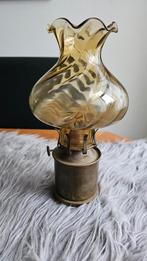 Antieke Petroleumlamp met Amberkleurig Glas, Ophalen of Verzenden