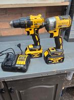 Een set boormachines van DEWALT die goed werken en er is nog, Doe-het-zelf en Verbouw, Ophalen, Zo goed als nieuw, 600 watt of meer