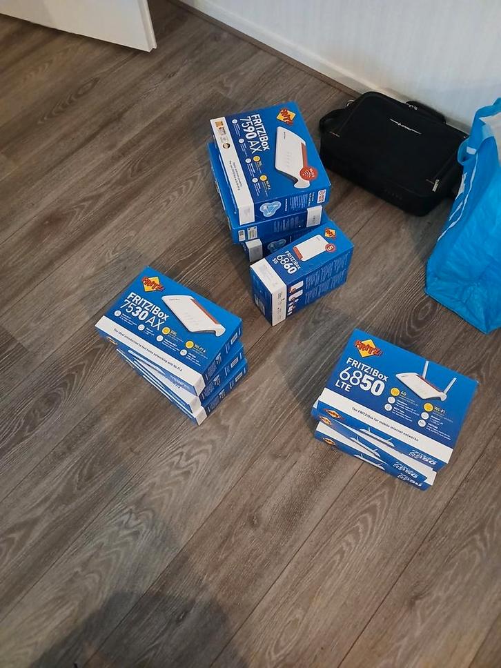 Fritz!Box Routers - Verschillende Modellen, Computers en Software, Routers en Modems, Zo goed als nieuw, Router, Ophalen of Verzenden