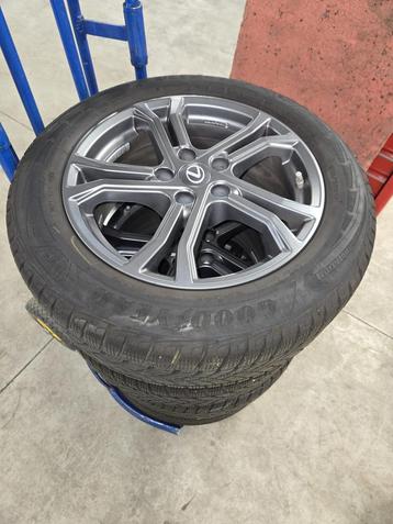 Winterwielenset 17 inch Lexus UX Goordyear 215/60R17 beschikbaar voor biedingen