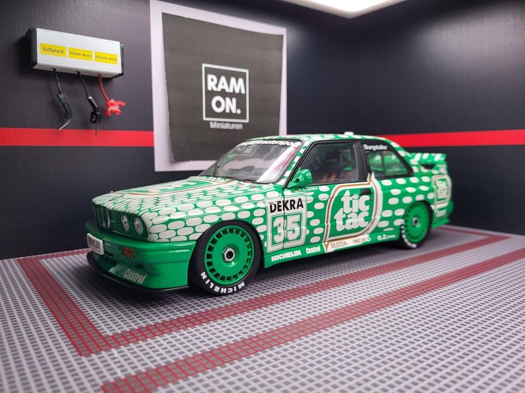 1/18 BMW E30 M3 TicTac Burgstaller, Hobby en Vrije tijd, Modelauto's | 1:18, Ophalen of Verzenden, Zo goed als nieuw, Auto, MiniChamps