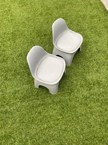 - stoeltjes bromfietsje  enz beschikbaar voor biedingen