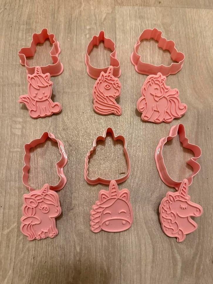 Roze (koekjes)uitstekers - eenhoorn- unicorn, Hobby en Vrije tijd, Taarten en Cupcakes maken, Versiering, Taarten of Cupcakes