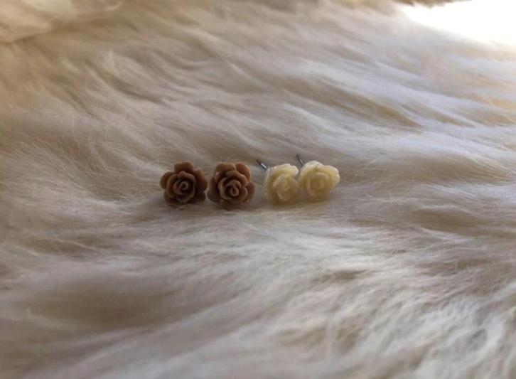 Rozen oorbellen knopjes stekers, Sieraden, Tassen en Uiterlijk, Oorbellen, Zo goed als nieuw, Knopjes of Stekers, Overige materialen