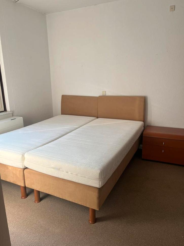 2-persoonsbed 180x200 met Pullman matrassen en nachtkastje, Huis en Inrichting, Slaapkamer | Bedden, Zo goed als nieuw, Tweepersoons