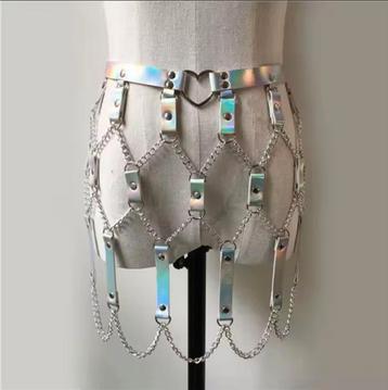 Glimmende, neplederen rok beschikbaar voor biedingen