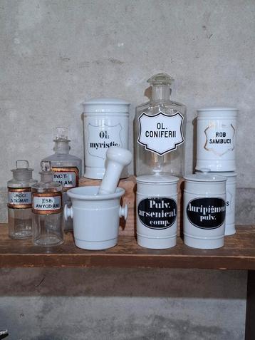 Oude antieke pharmaceutische apothekerspot porcelein vijzel beschikbaar voor biedingen