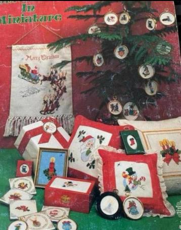 BORDUURPATROON BOOK CHRISTMAS IN MINIATURE beschikbaar voor biedingen