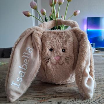 Gepersonaliseerde fluffie paasmandje beschikbaar voor biedingen