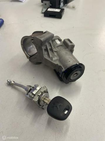 Contactslot + sleutel Peugeot 108 Aygo Citroen C1 beschikbaar voor biedingen