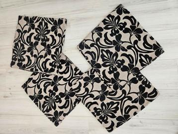 4 x nette kussenhoezen 45x45 beschikbaar voor biedingen